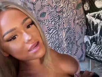 girl
        ari_02 cam image #2510629