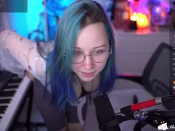 girl
        blue_mooncat cam image #2655000