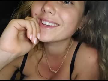 girl
        kosmickate cam image #227579