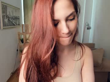 girl
        _gingerprincess_ cam image #1753960