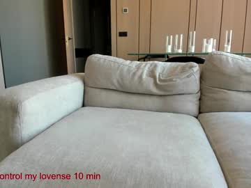 girl
        carolinaherera cam image #4978273