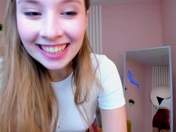 girl
        milablush cam image #73725