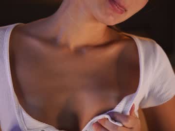 girl
        tessarosse_ cam image #2973665