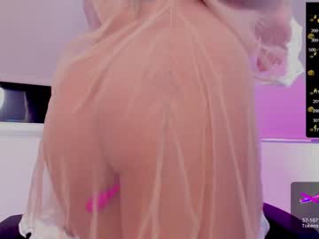 girl
        candyred88 cam image #2643312