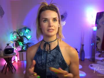 girl
        phoenix_taylor cam image #1988483