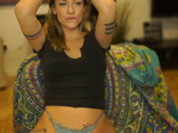girl
        melodymate cam image #3643094
