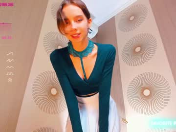 girl
        happiness_call cam image #1619629
