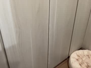girl
        yourbonie cam image #1184727