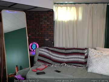 girl
        vivid_whit cam image #4758311