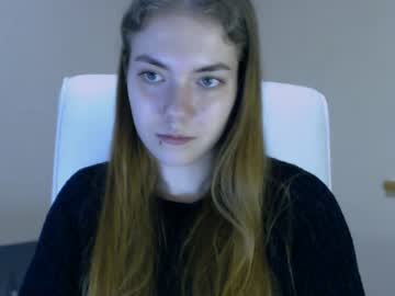 girl
        zoey_deuttch cam image #834946