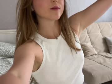 girl
        girl_next_door19 cam image #5027575