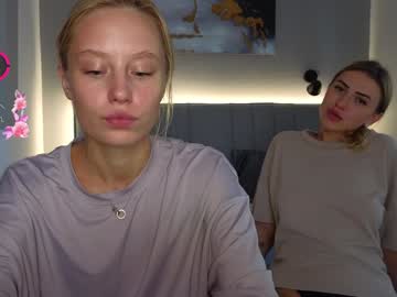 girl
        white_lime cam image #4993370