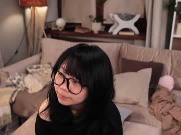 girl
        hinatabroks cam image #3940519