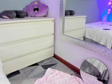 girl
        saschaholmen cam image #210131