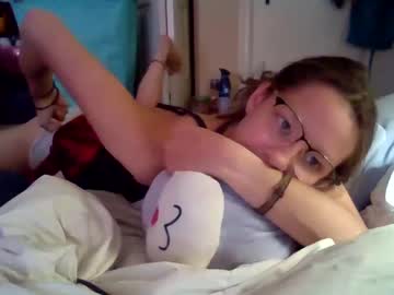 girl
        little_and_petite cam image #1662606