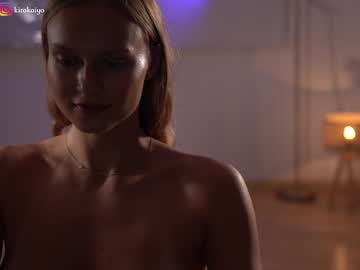 girl
        chillwithkira cam image #2375488