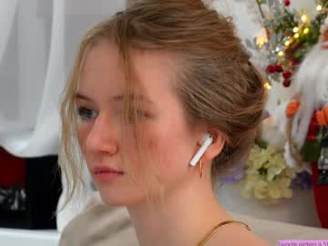 girl
        alexandra_demore cam image #5709020