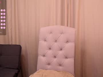 girl
        its_lily cam image #3226687