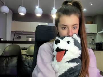 girl
        coy_amina_ cam image #81131