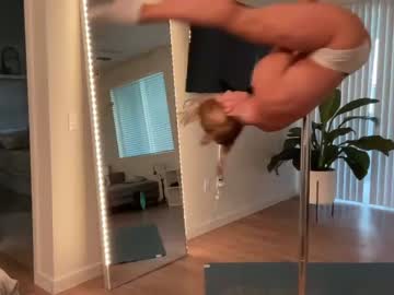 couple
        yourtrophyboy cam image #1578966