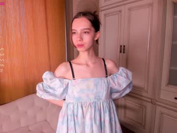 girl
        happiness_call cam image #1322433