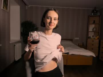 girl
        lauratanguy cam image #4873782