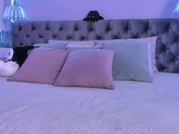 girl
        naomii_soto cam image #5872104