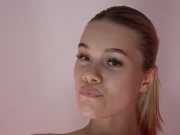 girl
        anna_royal_ cam image #4702422