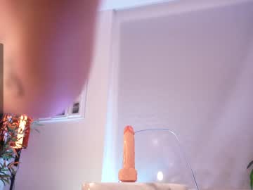 girl
        lau__1 cam image #4122636