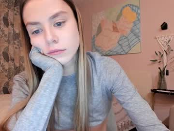 girl
        1i1ypa1mer cam image #4929572