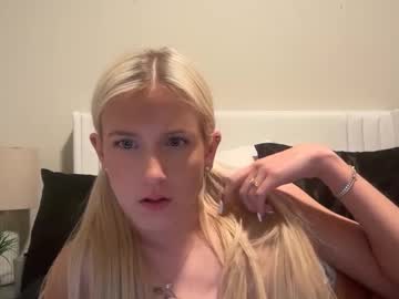 girl
        cassiemaee cam image #6994889