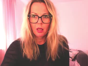 girl
        esmimilf cam image #4705078