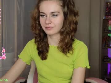 girl
        lolliruth cam image #4896235
