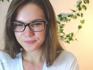 girl
        teresabriggs cam image #2378009