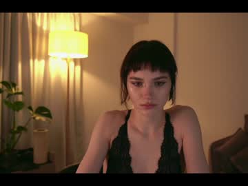 girl
        luna_ai cam image #3443471