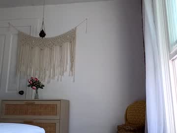 girl
        littlegreekflower cam image #2229189