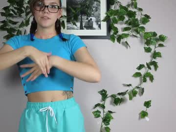 girl
        teresabriggs cam image #2335505