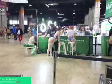 girl
        crimsonkitten cam image #6547645