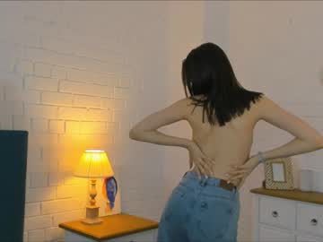 girl
        baileywalton cam image #2302772