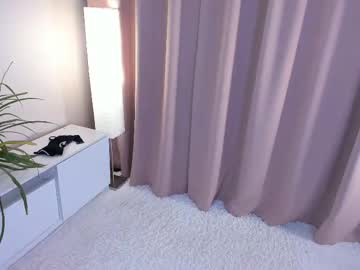 girl
        petulacollins cam image #6106553