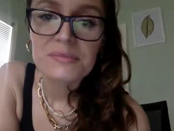 girl
        lusciouslucia222 cam image #4296413