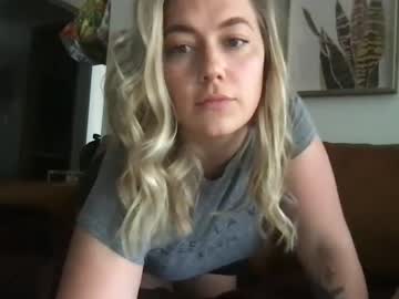 girl
        kya_murphy cam image #1942492