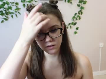 girl
        teresabriggs cam image #2457085