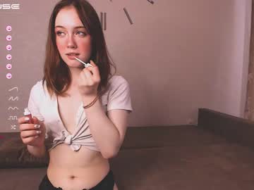 girl
        little_carolina cam image #1579215