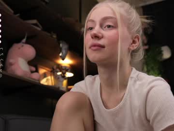 girl
        kateharrise cam image #5554735