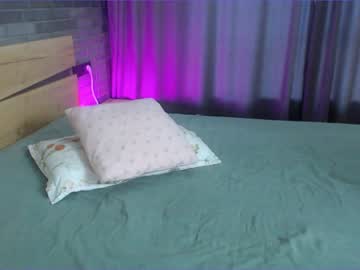 girl
        loonyko cam image #1811745