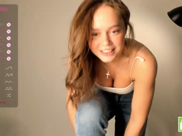girl
        brittcubitt cam image #3797819