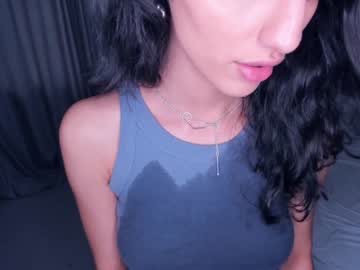girl
        suzannedavise cam image #2773023