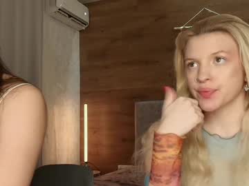girl
        caressyourself cam image #6380915