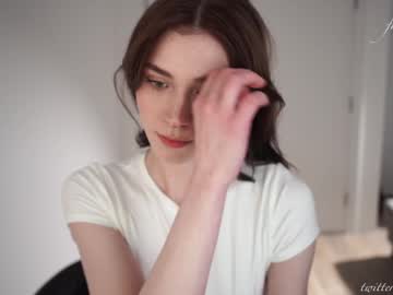 girl
        luna_ai cam image #6080167
